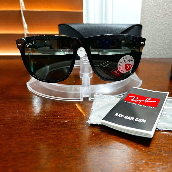 Ray-Ban polarized sunglasses (RB4147). Polished black frame/green lenses - Picture 1 of 5